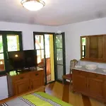 公寓 Moselidyll-traumferienwohnung In Exponierter Moselufer-lage By Interhome *